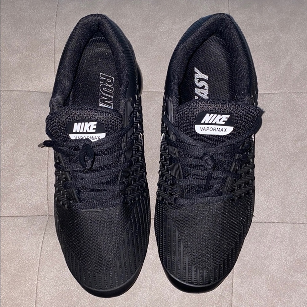 BLACK NIKE VAPOR MAX